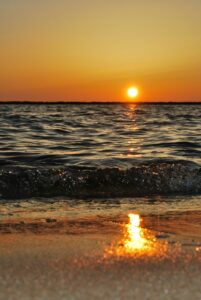 An image of the setting sun over the horizon on the beach. Learn how a depression therapist in Boulder, CO can offer support in the summer and all year round. Search for depression in Boulder, CO to learn more about signs of depression today.